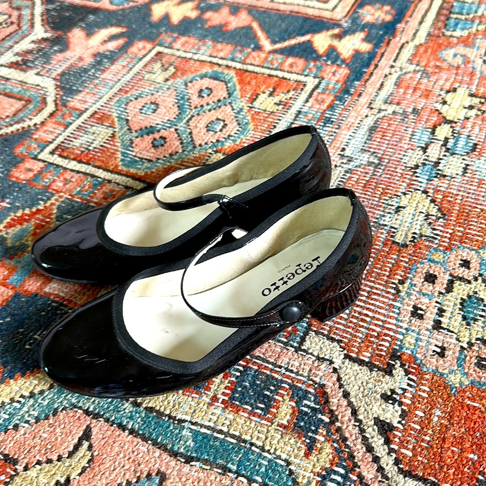 Repetto Black Patent Heeled Mary Jane. Size FR 38 (U.S. 37)